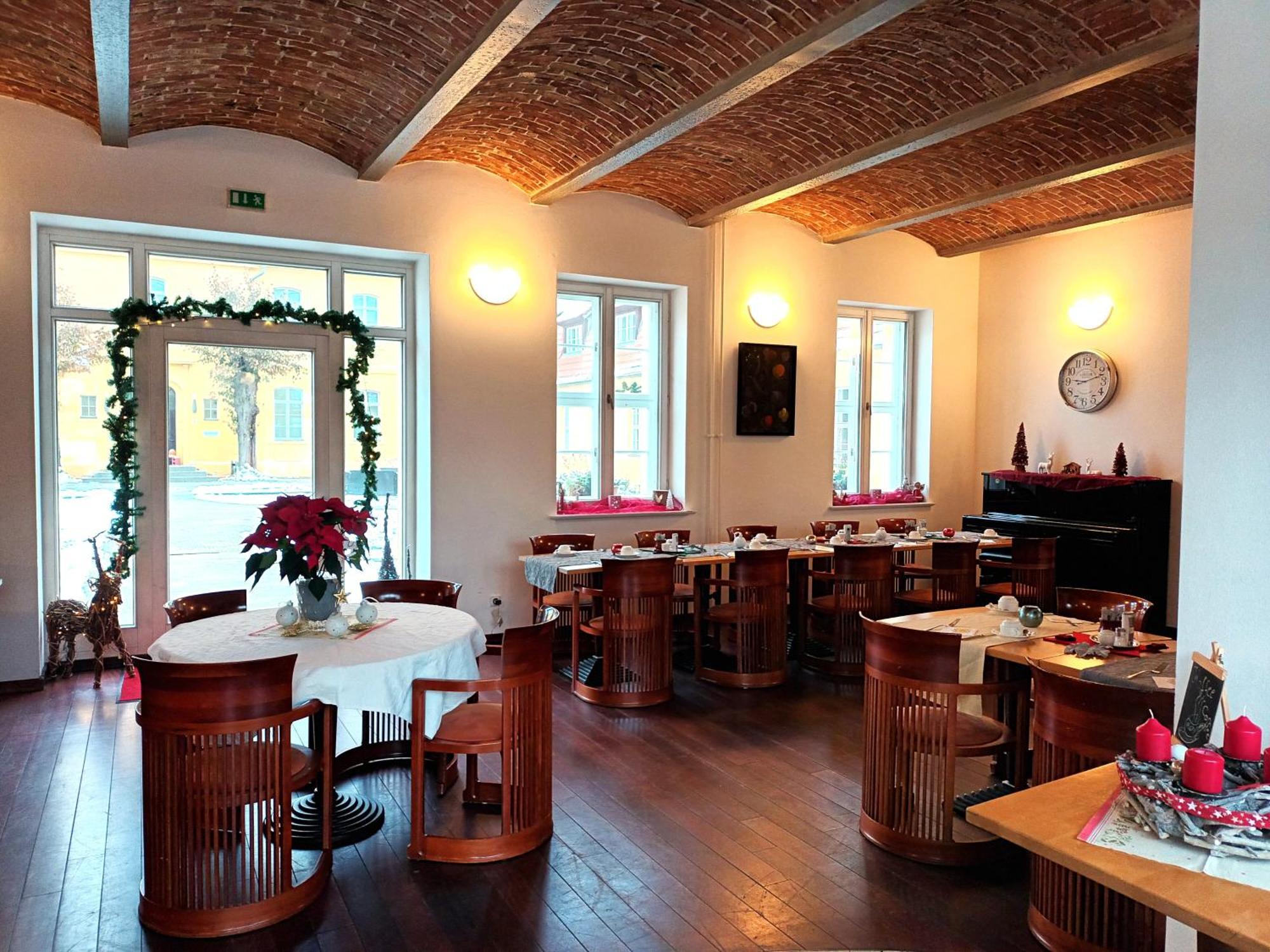 Hotel Vierseithof Luckenwalde Exterior photo