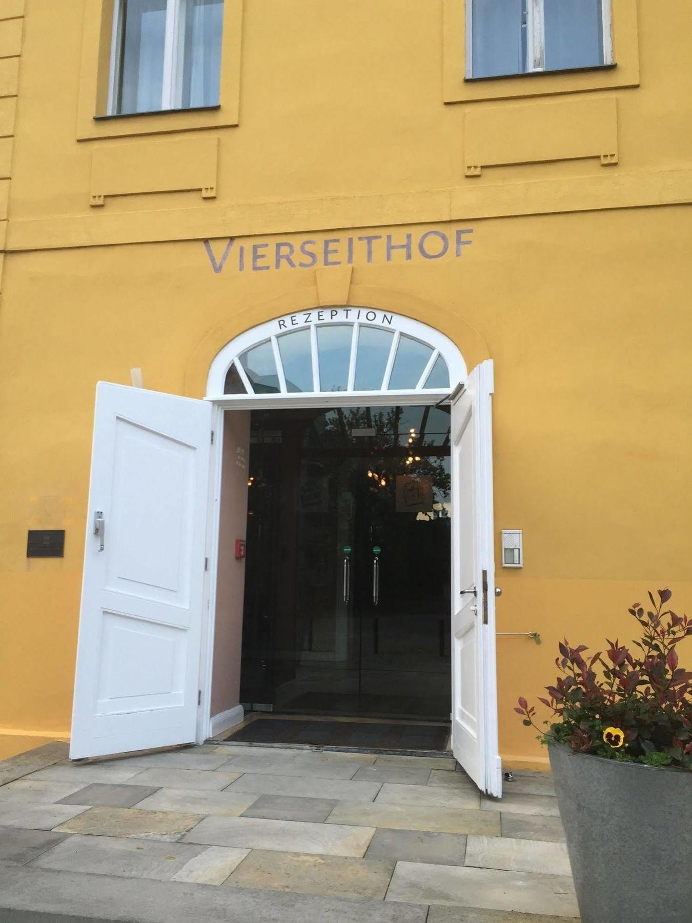 Hotel Vierseithof Luckenwalde Exterior photo